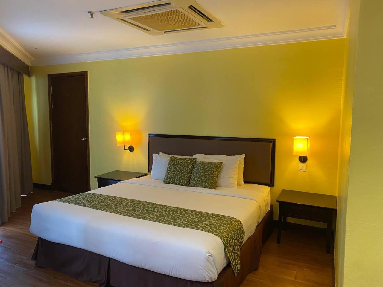 Ehsan Seaview Hotel Port Dickson Ngoại thất bức ảnh